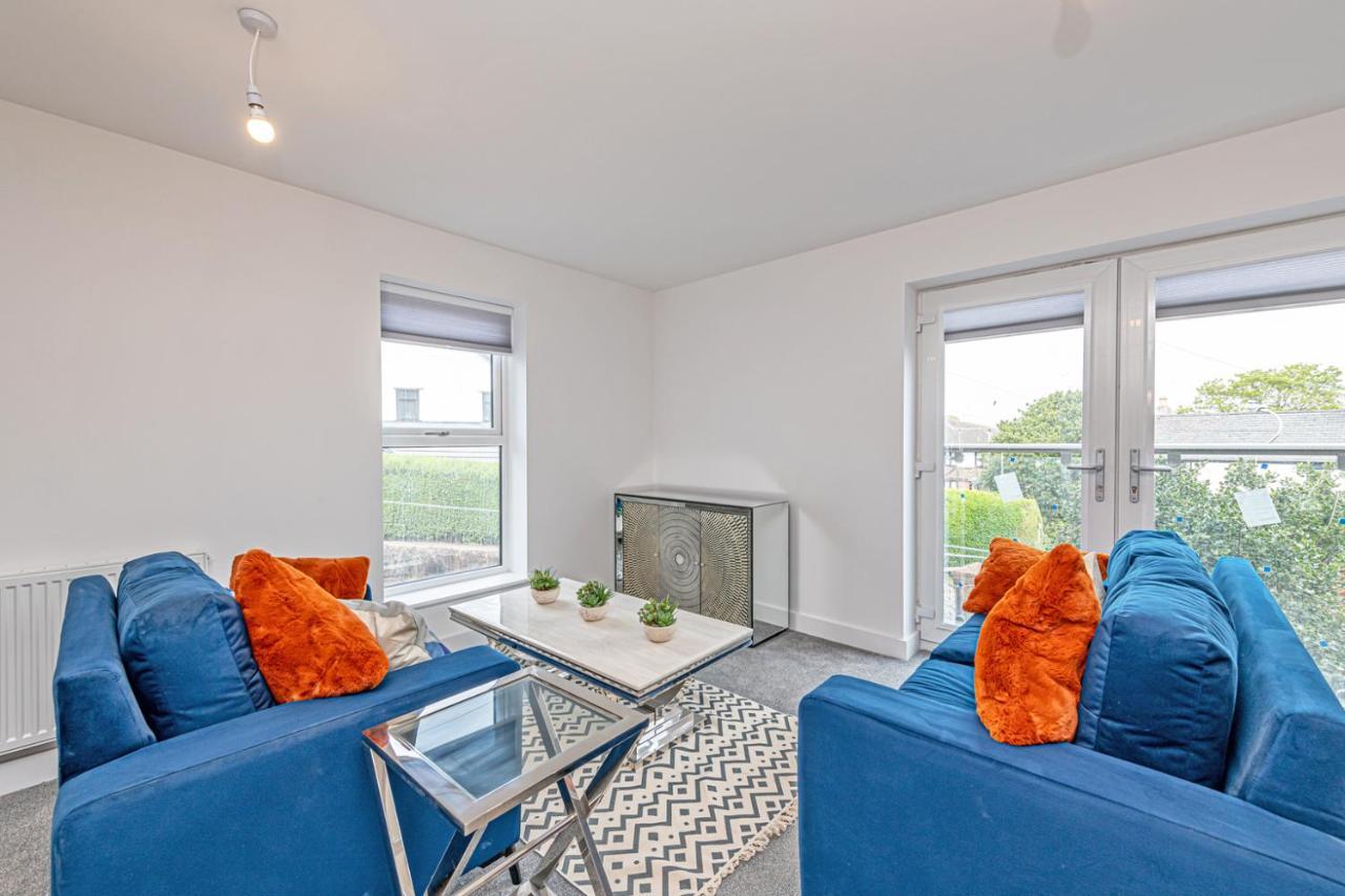 Gospel Heights Luxury Apartments With Parking Heswall Bagian luar foto