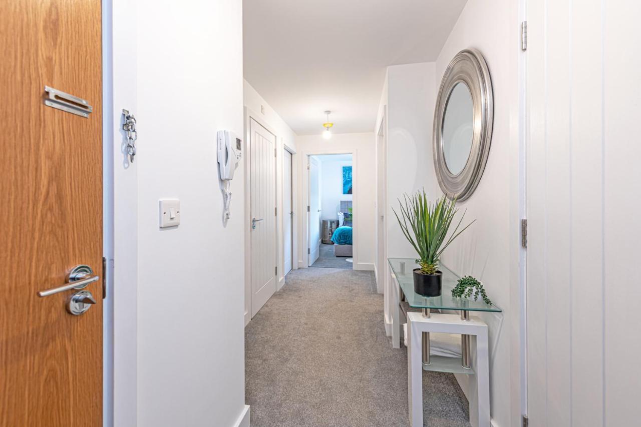 Gospel Heights Luxury Apartments With Parking Heswall Bagian luar foto